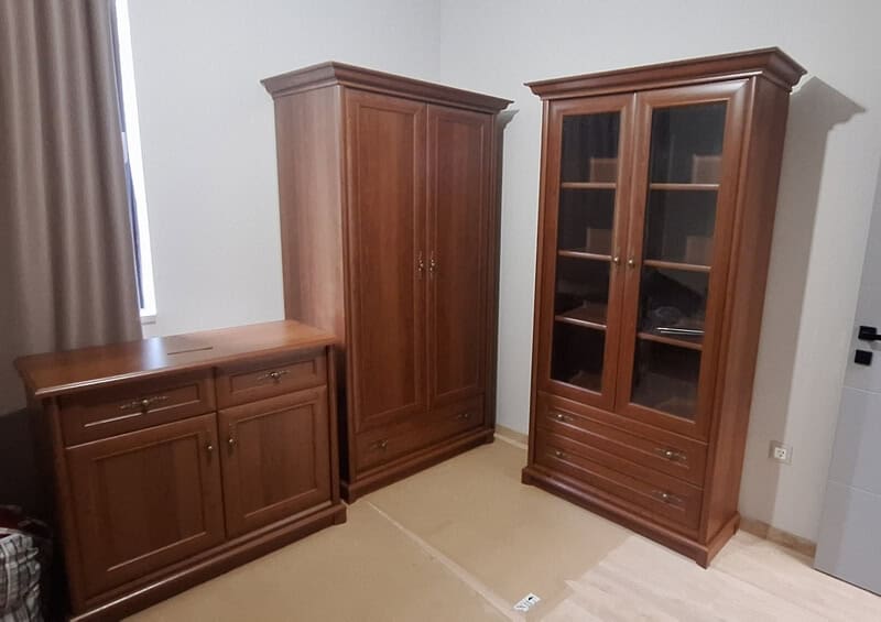 Закрепване на библиотека към стена