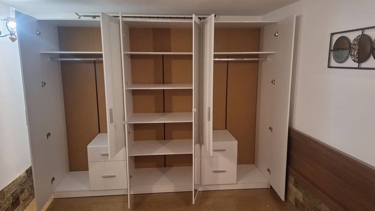 сглобяване на гардероб